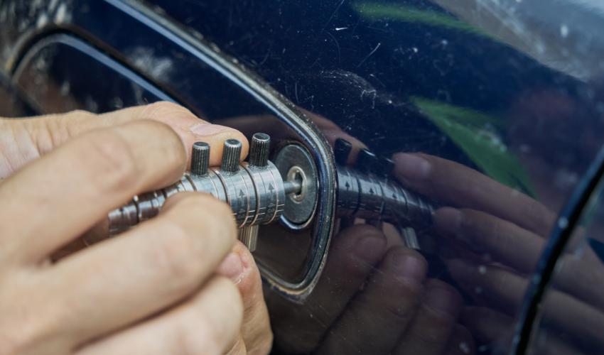 Why Every Car Owner Should Have an Emergency Locksmith Contact